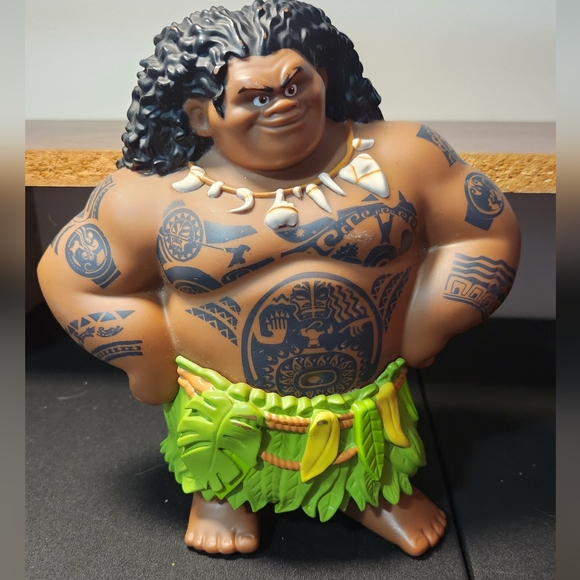 Disney Brand 8" Mauï Vinyl Figurine - Picture 1 of 2